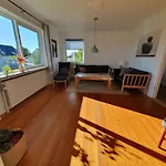 Lovely With Views Of Fields Hébergement de vacances