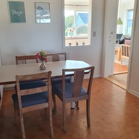 Lovely With Views Of Fields Hébergement de vacances *