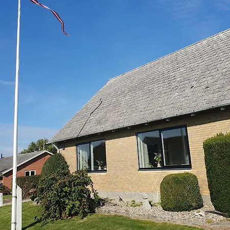 Lovely With Views Of Fields Hébergement de vacances